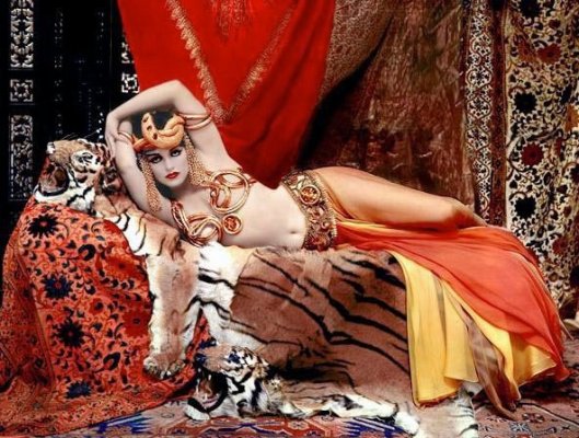 Marilyn poses as Theda Bara - photo by Richard Avedon, 1958