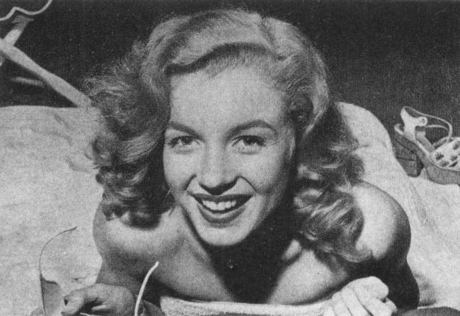 Marilyn Monroe models for Bob Landry, 1947
