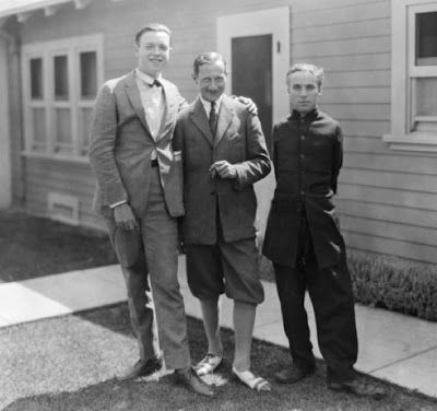 Jean de Limur (centre) with Charlie Chaplin (right), 1923